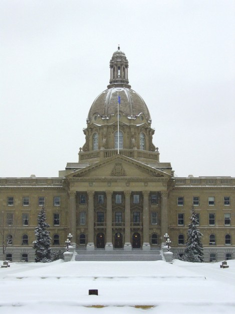 alberta-legislature-1626401-639x853